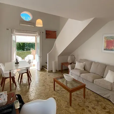 Aparthotel La Bastide Des Suites De Robinson *