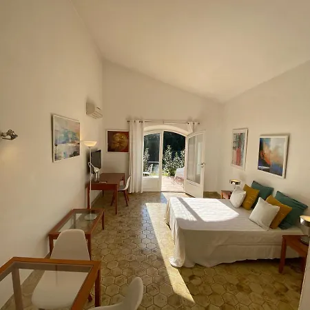 Aparthotel La Bastide Des Suites De Robinson